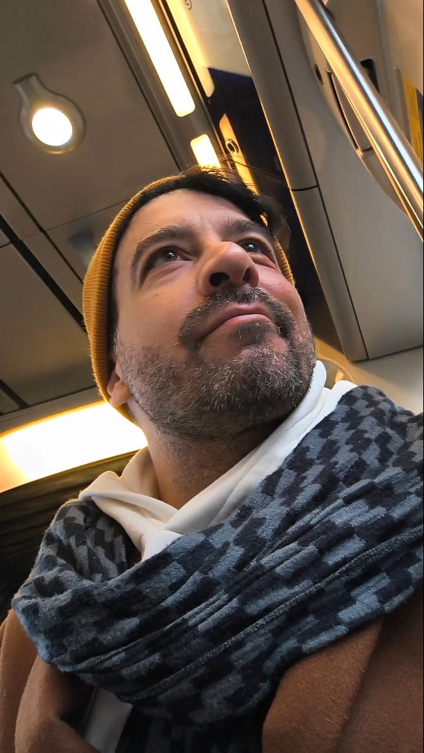 Λίγο πριν το μεγάλο χαμό με το μαγαζί και όσο προλαβαίνουμε πριν κάποιοι αποφασίσουν ότι ήρθε η ώρα να ξεκινήσουμε έναν πόλεμο, μια μικρή απόδραση στο Παρίσι!

#paris #traveling #france🇫🇷